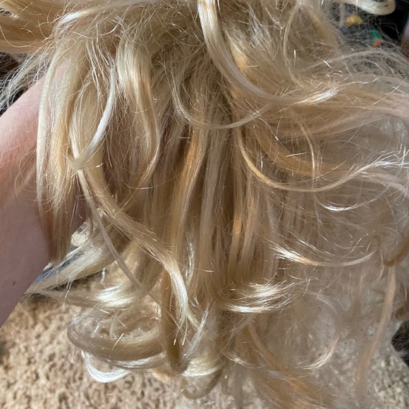 Other - Blonde wig